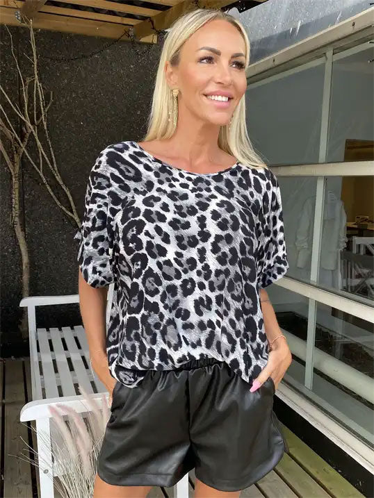 Ella Shirt - Blus med hål i ryggen